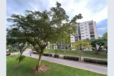 17021 N Bay Rd #320-4, Sunny Isles Beach, FL 33160 - Photo 3