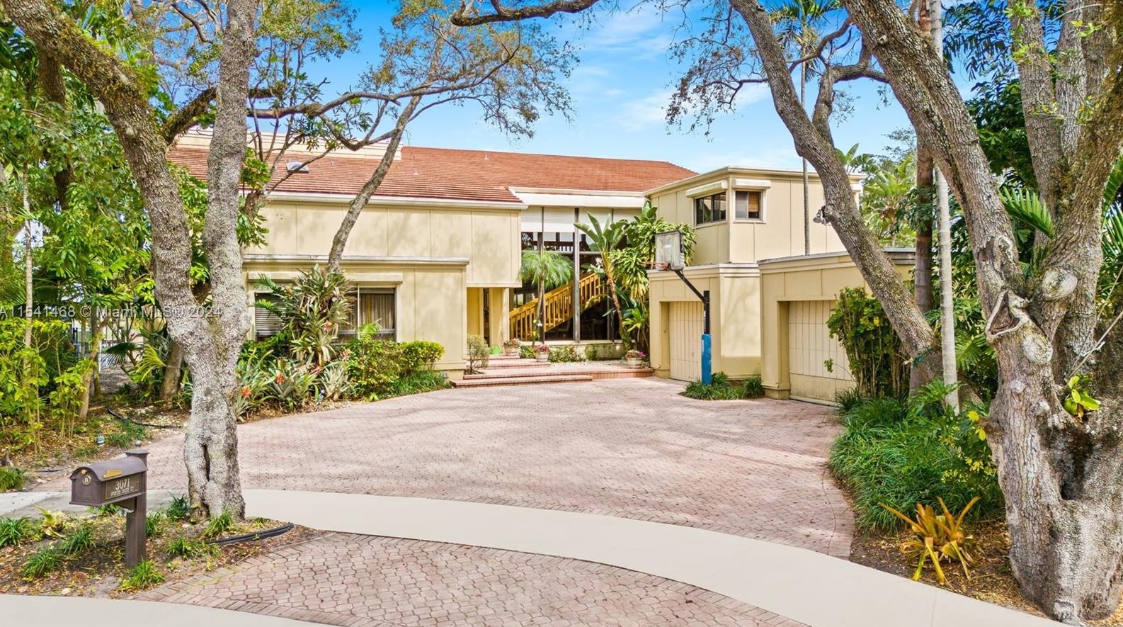 3071 35 St, Hollywood FL 33021-2627 exterior