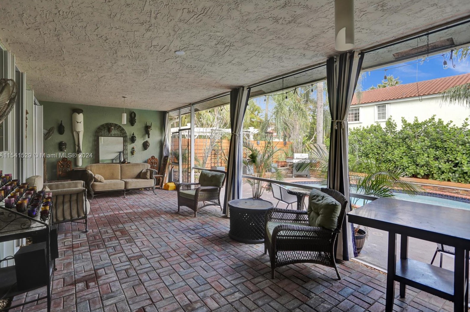 11011 161 Pl, Miami FL 33196-4272 exterior