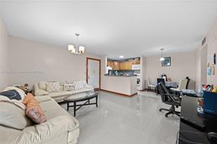 921 NE 199th St - Photo 3