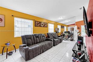 247 E 52nd St - Photo 5