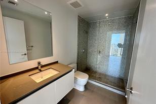 68 SE 6th St, Miami, FL 33131 - Photo 31