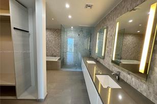 68 SE 6th St, Miami, FL 33131 - Photo 27