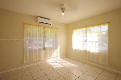 555 SW 16th Ave #6 - Photo 1