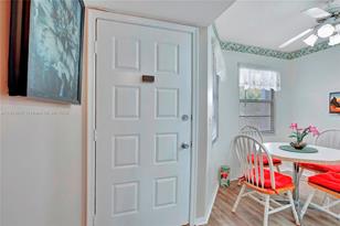 12900 SW 13th St - Photo 11