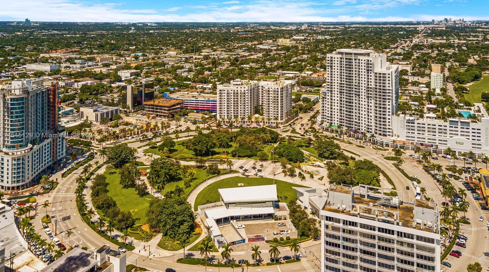 1323 Federal Hwy, Hollywood FL  33020-3631 exterior