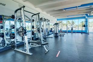 5401 Collins Ave - Photo 11