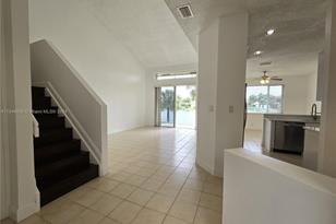 15820 12th St, Hollywood, FL 33027-2244