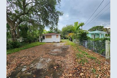 420 NW 96th St - Photo 1
