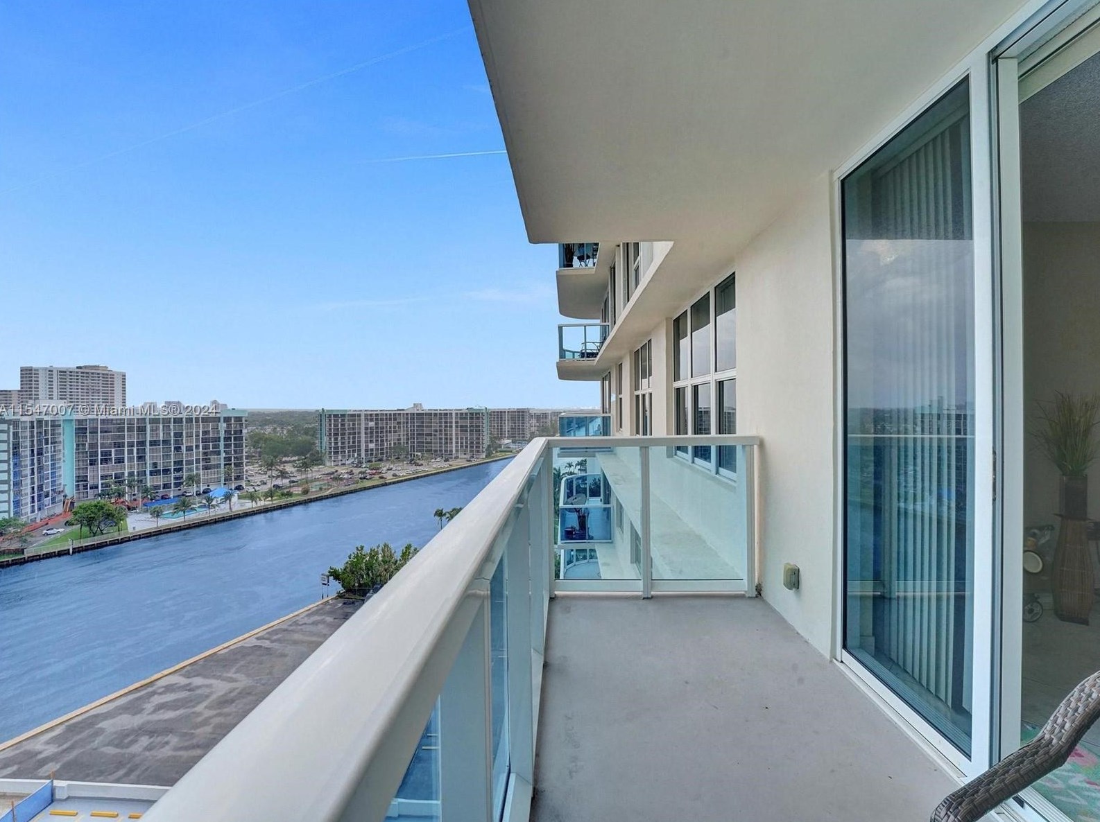 3800 Ocean Dr, Hollywood FL  33019-2904 exterior