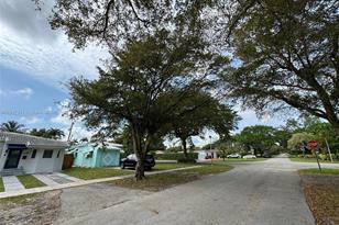 449 Albatross St - Photo 3