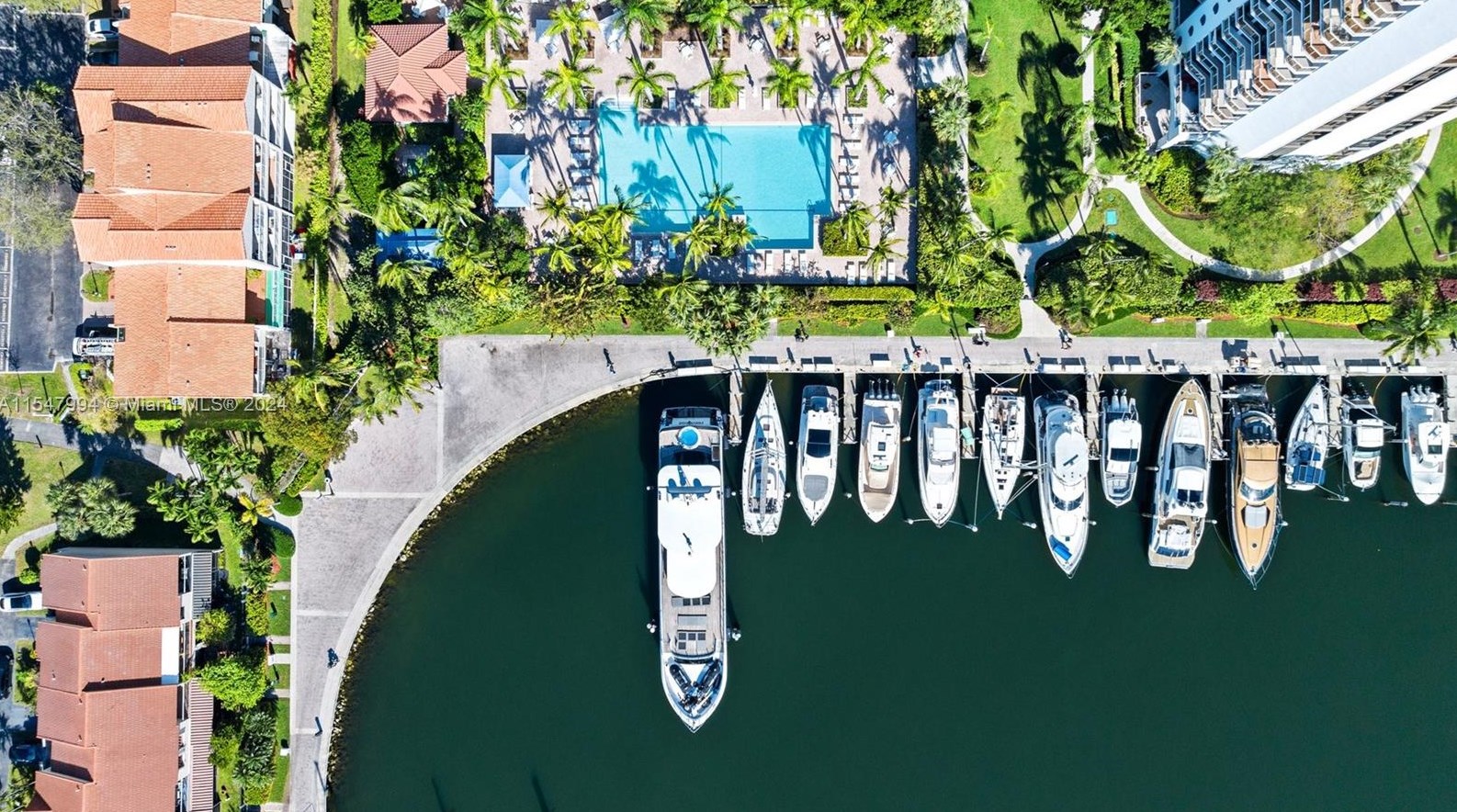 3598 Yacht Club Dr, Miami FL  33180-4013 exterior