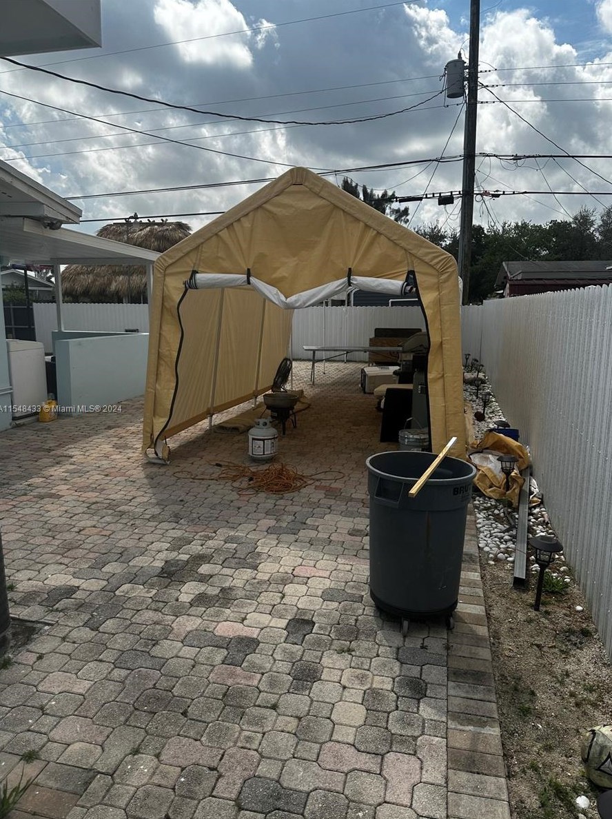 630 50th Pl, Hialeah FL  33012-3615 exterior