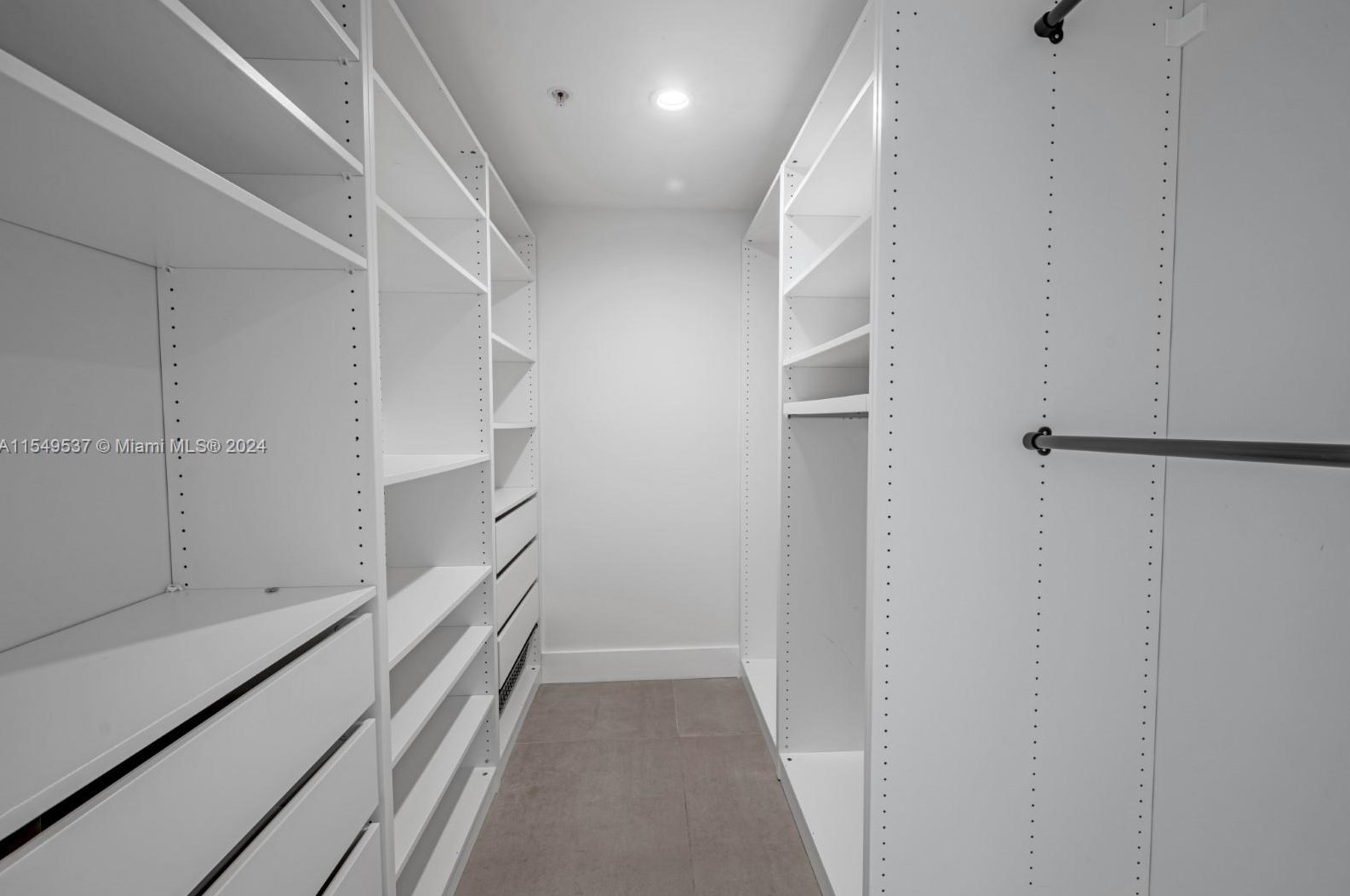 400 Sunny Isles Blvd, Miami FL 33160-4212 exterior