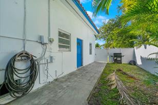 6207 10th St, Miami, FL 33144-4901