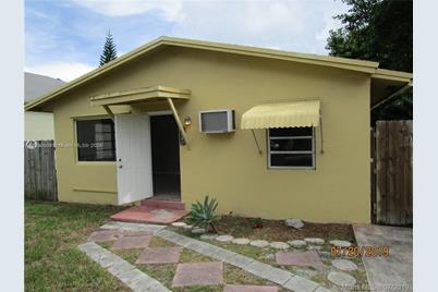 3040 NW 10th Ct - Photo 1