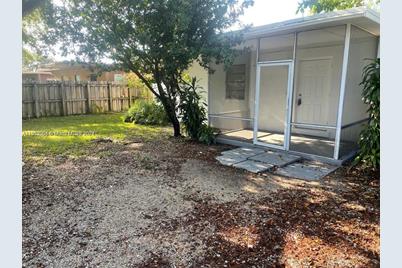 1220 NW 3rd Ct - Photo 1