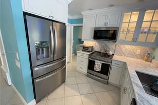 667 Calmoso Dr, Fort Pierce FL  34983-2249 exterior