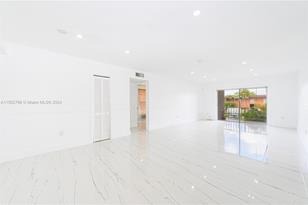 9405 SW 76th St - Photo 3
