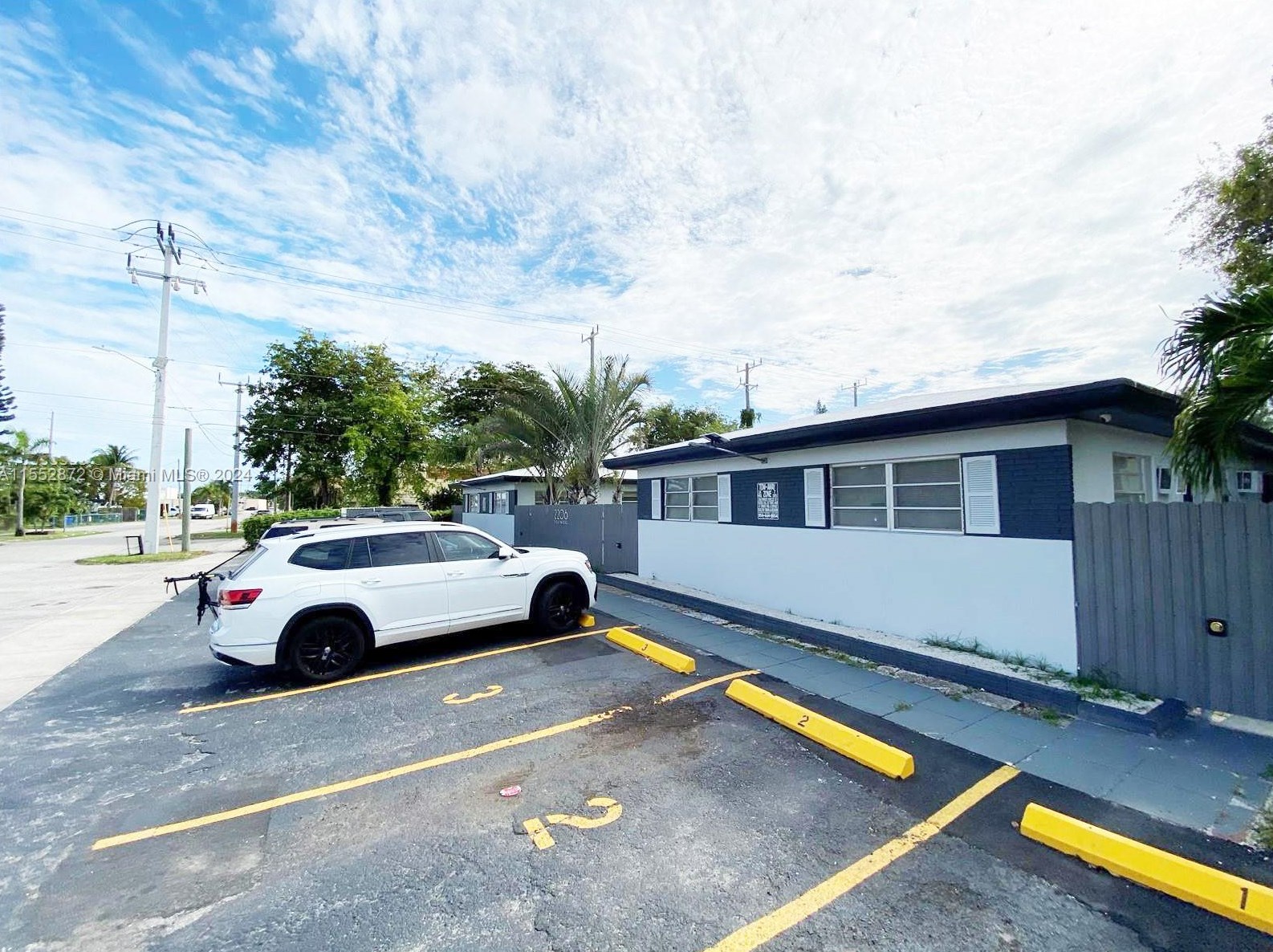 2206 Fillmore St, Hollywood FL 33020-4408 exterior