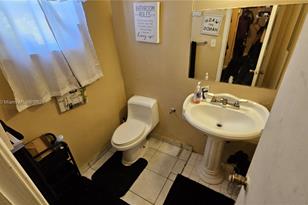 954 SW 74th Ave, North Lauderdale, FL 33068 - Photo 13