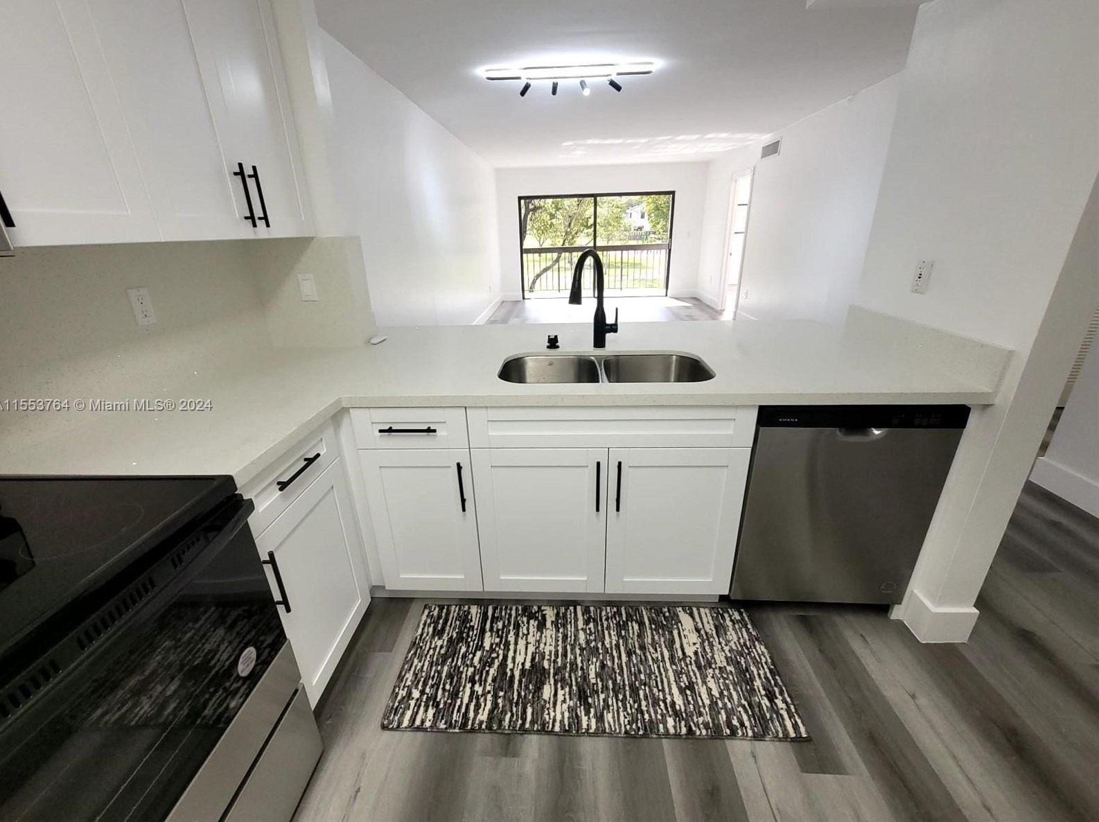 10317 9th Street Cir, Miami FL 33172-3262 exterior