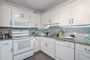 100 Bayview Dr, Sunny Isles Beach, FL 33160 - Photo 11