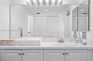 100 Bayview Dr, Sunny Isles Beach, FL 33160 - Photo 23