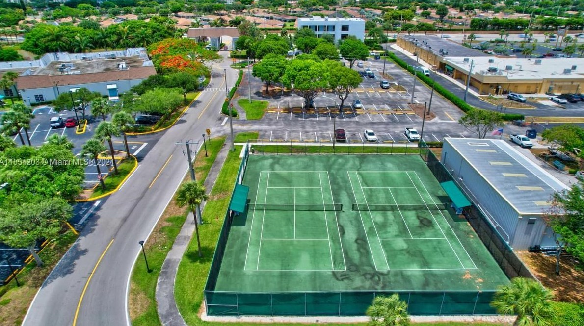 689 Saxony O, Delray Beach FL  33446-1046 exterior