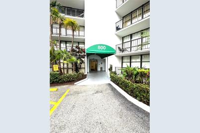 800 Parkview Dr #502, Hallandale Beach, FL 33009 - Photo 1