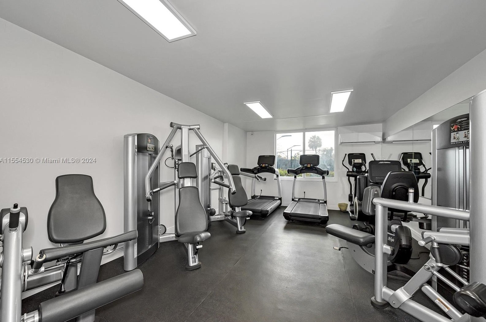 919 Hillcrest Dr, Hollywood FL  33021-7894 exterior