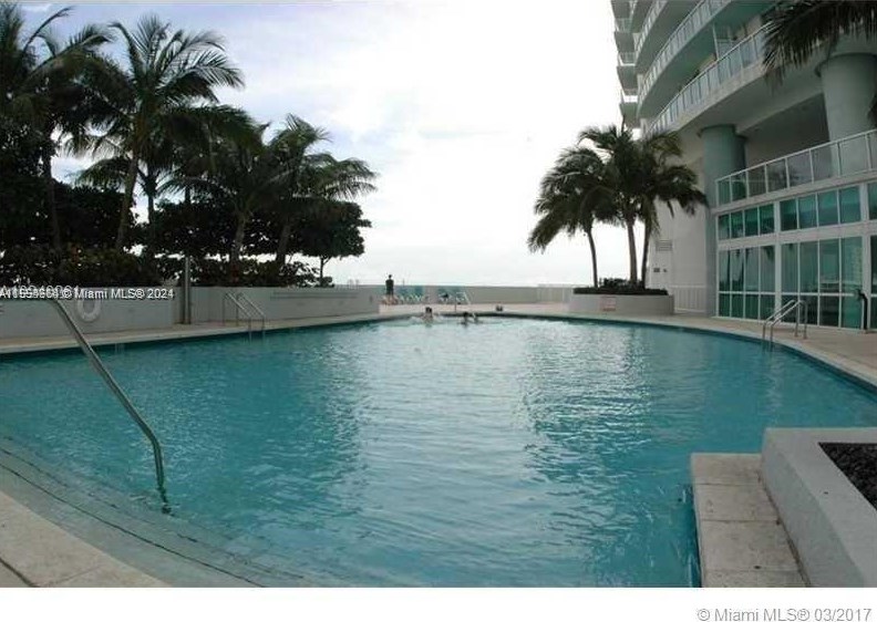 1900 Bayshore Dr, Miami FL  33133-3217 exterior