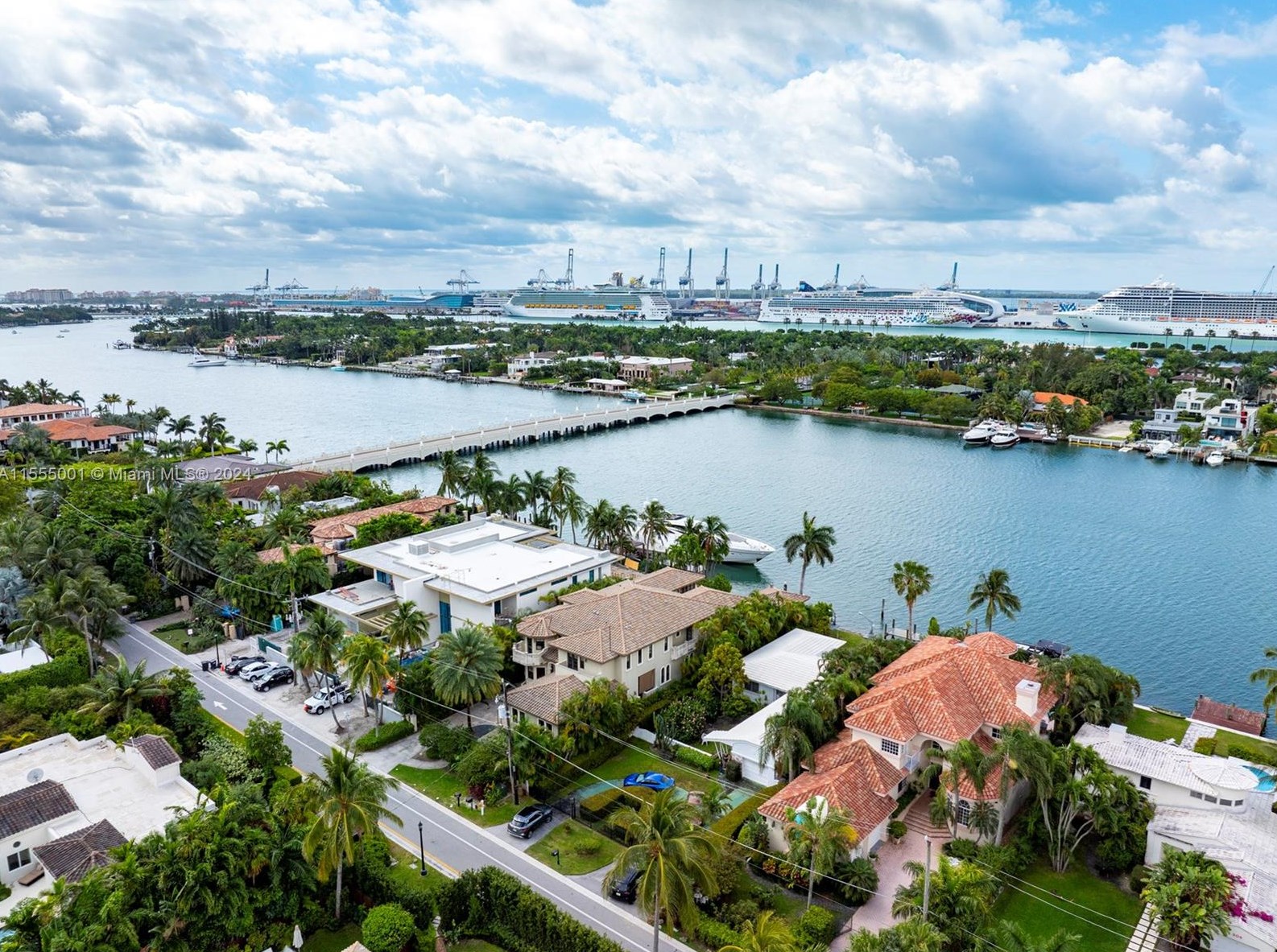 290 Hibiscus Dr, Miami FL 33181-2351 exterior