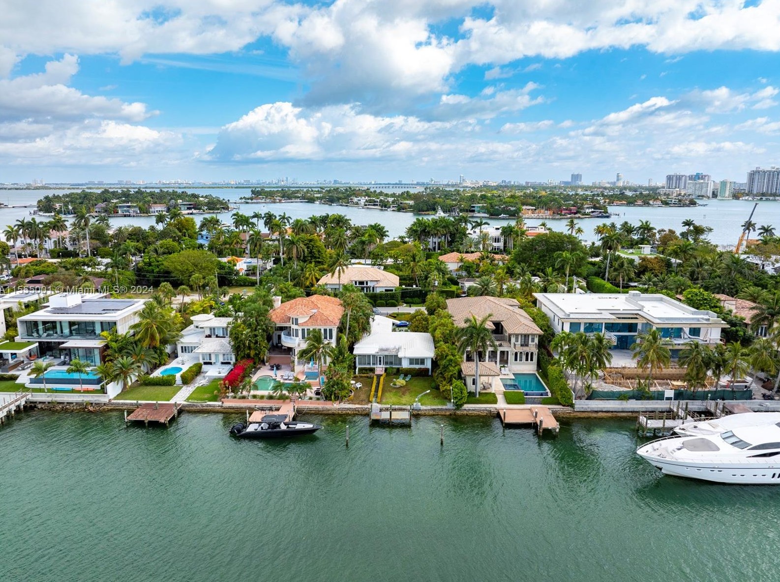 290 Hibiscus Dr, Miami FL 33181-2351 exterior