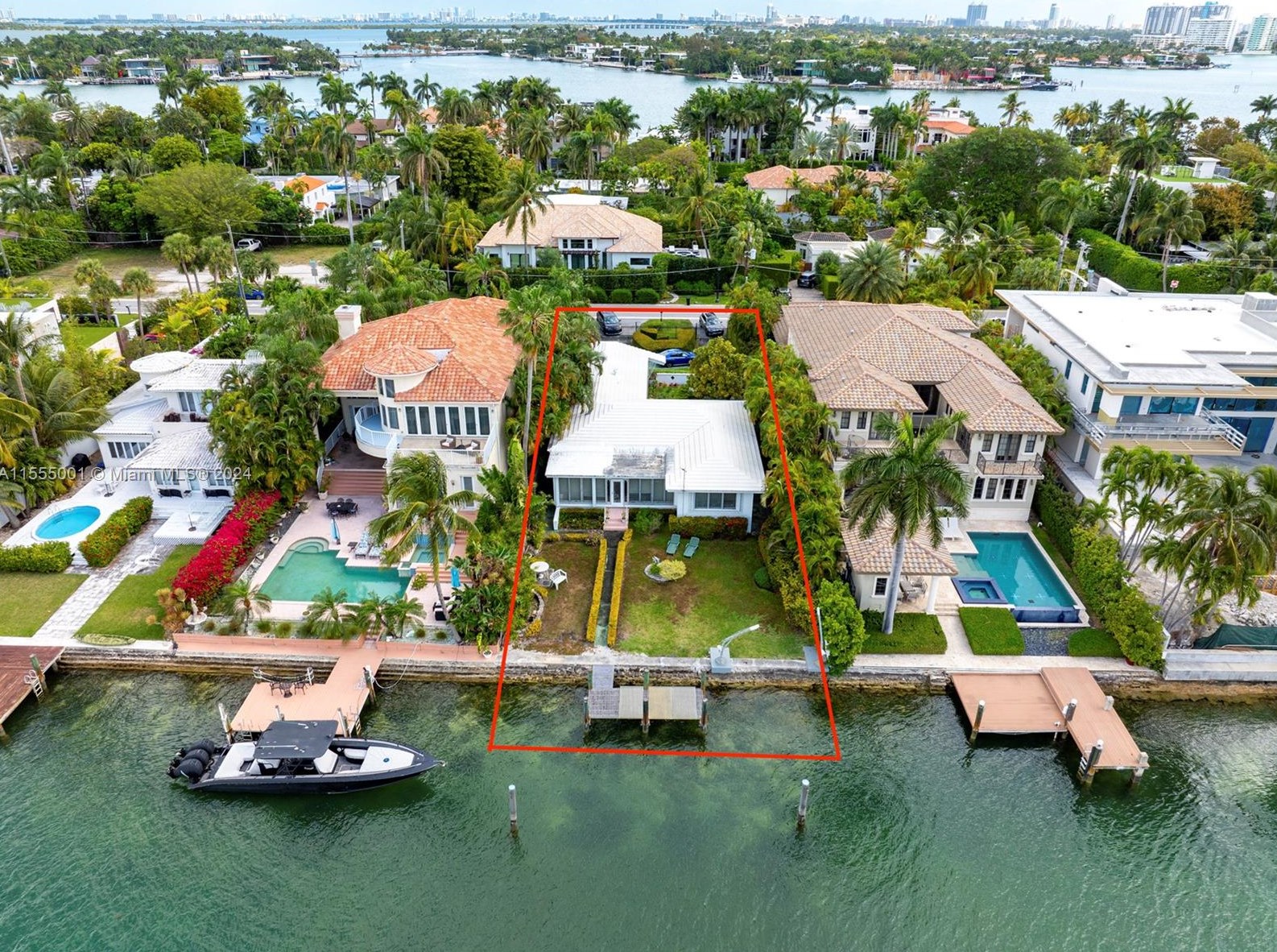 290 Hibiscus Dr, Miami FL 33181-2351 exterior