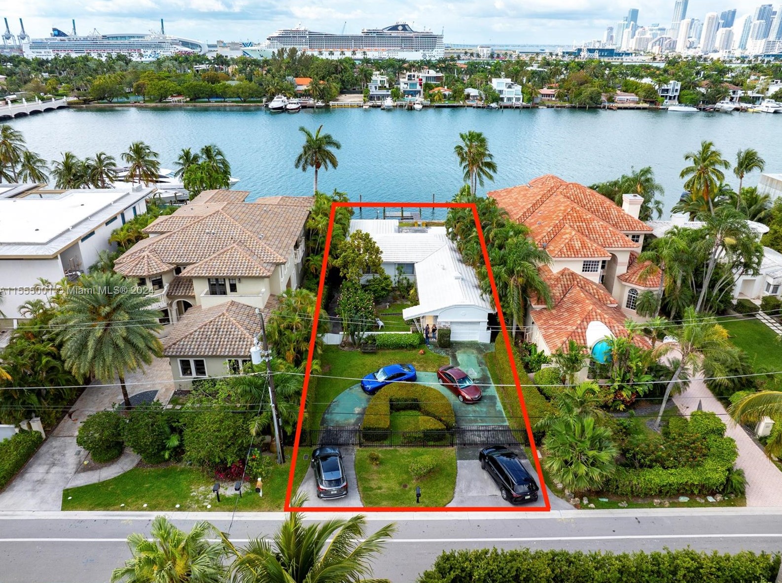 290 Hibiscus Dr, Miami FL 33181-2351 exterior