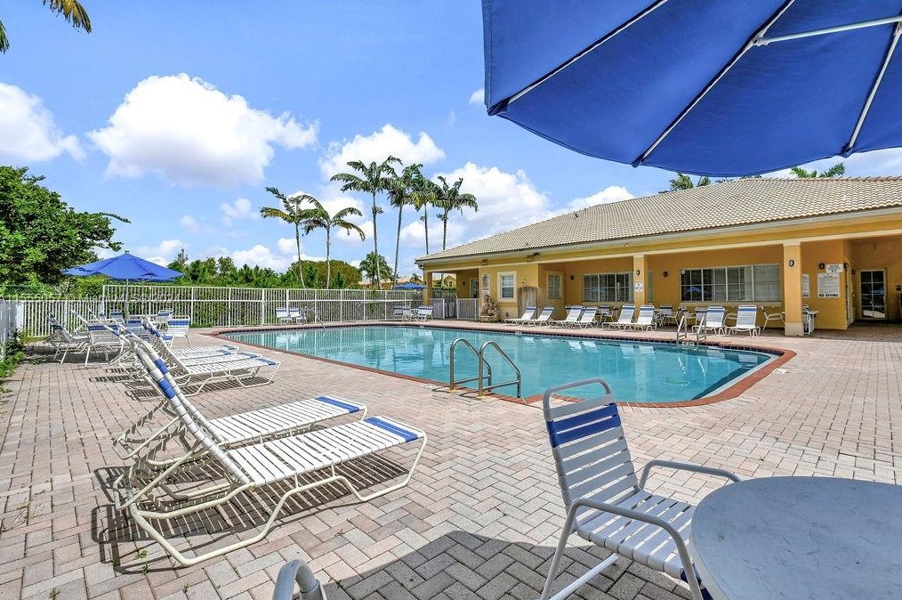 11811 137 Pl, Miami FL 33186-7223 exterior