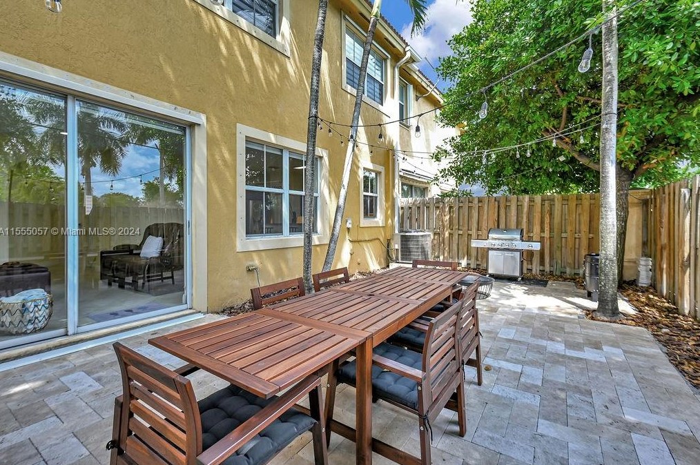 11811 137 Pl, Miami FL 33186-7223 exterior