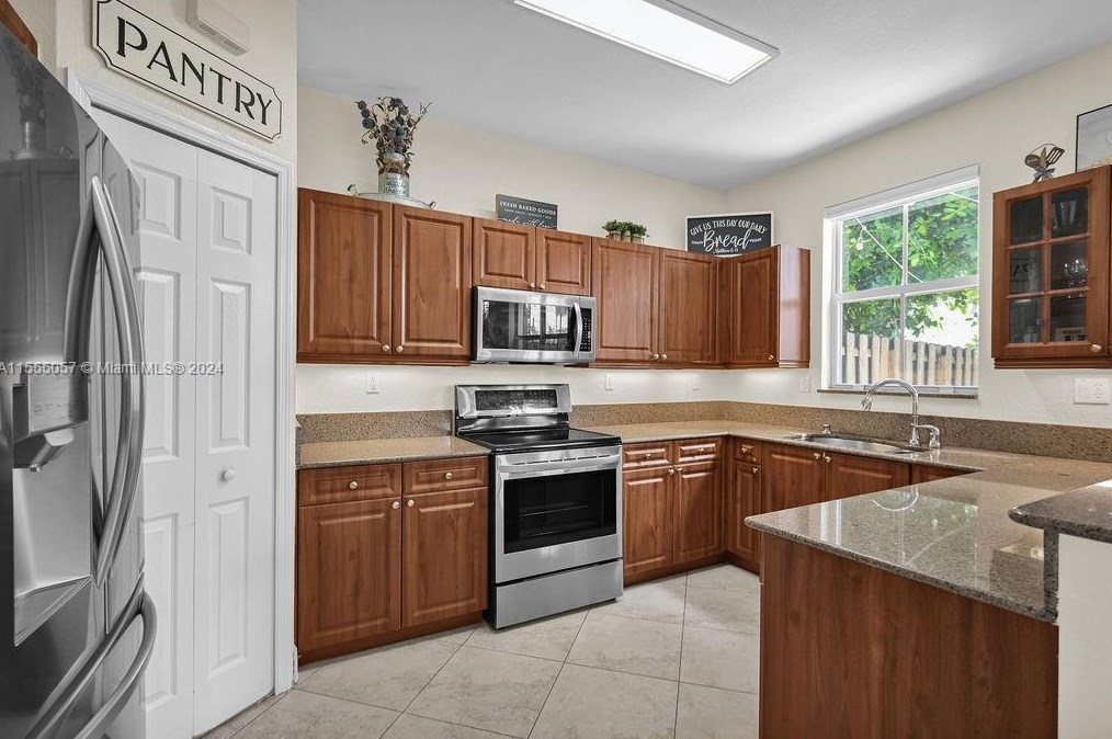 11811 137 Pl, Miami FL 33186-7223 exterior