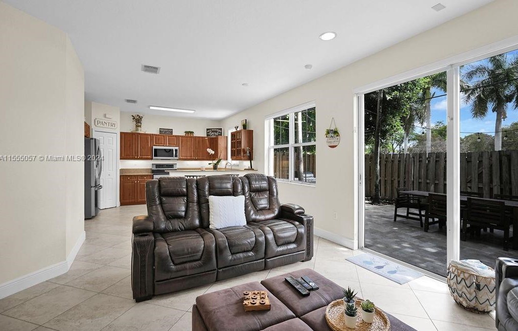 11811 137 Pl, Miami FL 33186-7223 exterior