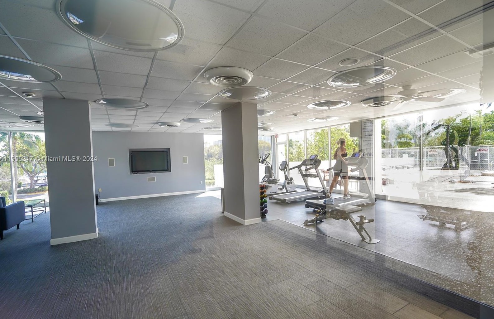 3375 Country Club Dr, Miami FL 33180-1651 exterior