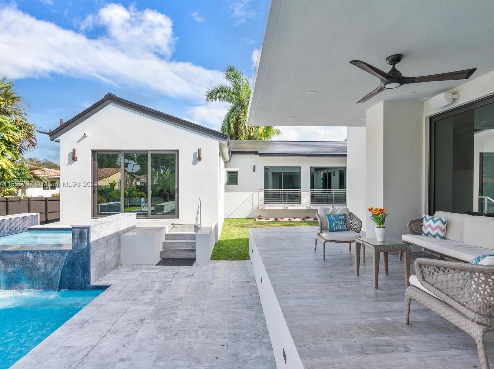 1245 94 St, Miami FL 33138-2947 exterior