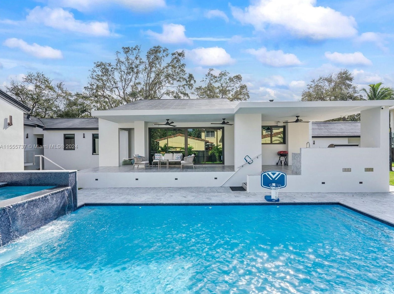 1245 94 St, Miami FL 33138-2947 exterior