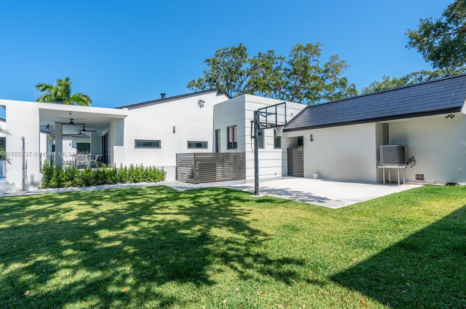 1245 94 St, Miami FL 33138-2947 exterior