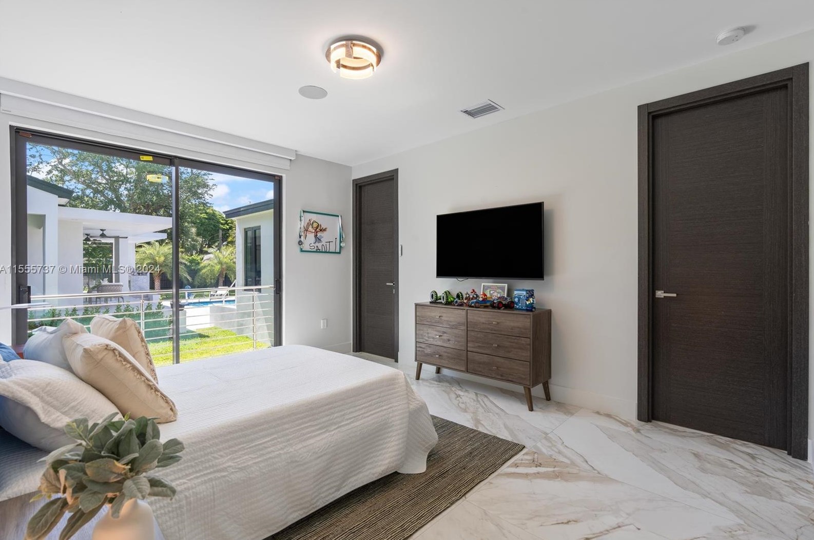 1245 94 St, Miami FL 33138-2947 exterior