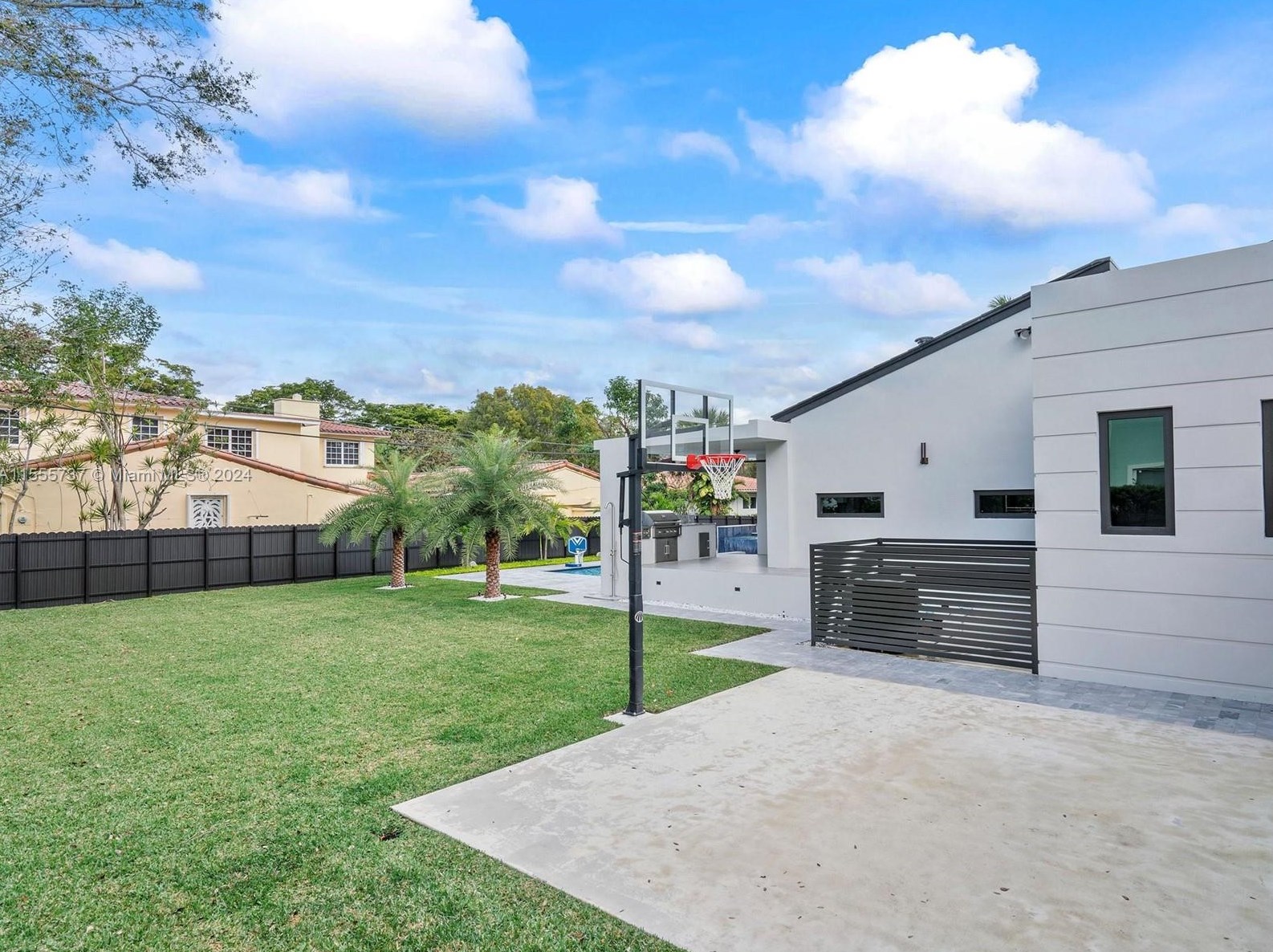 1245 94 St, Miami FL 33138-2947 exterior