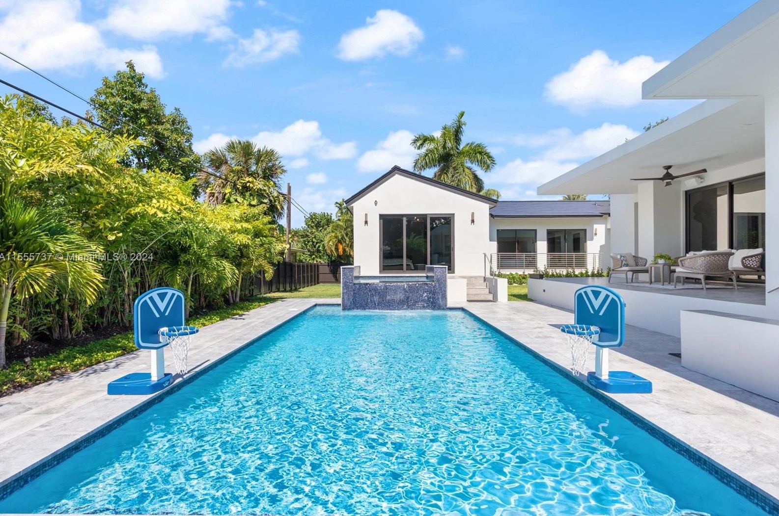 1245 94 St, Miami FL 33138-2947 exterior