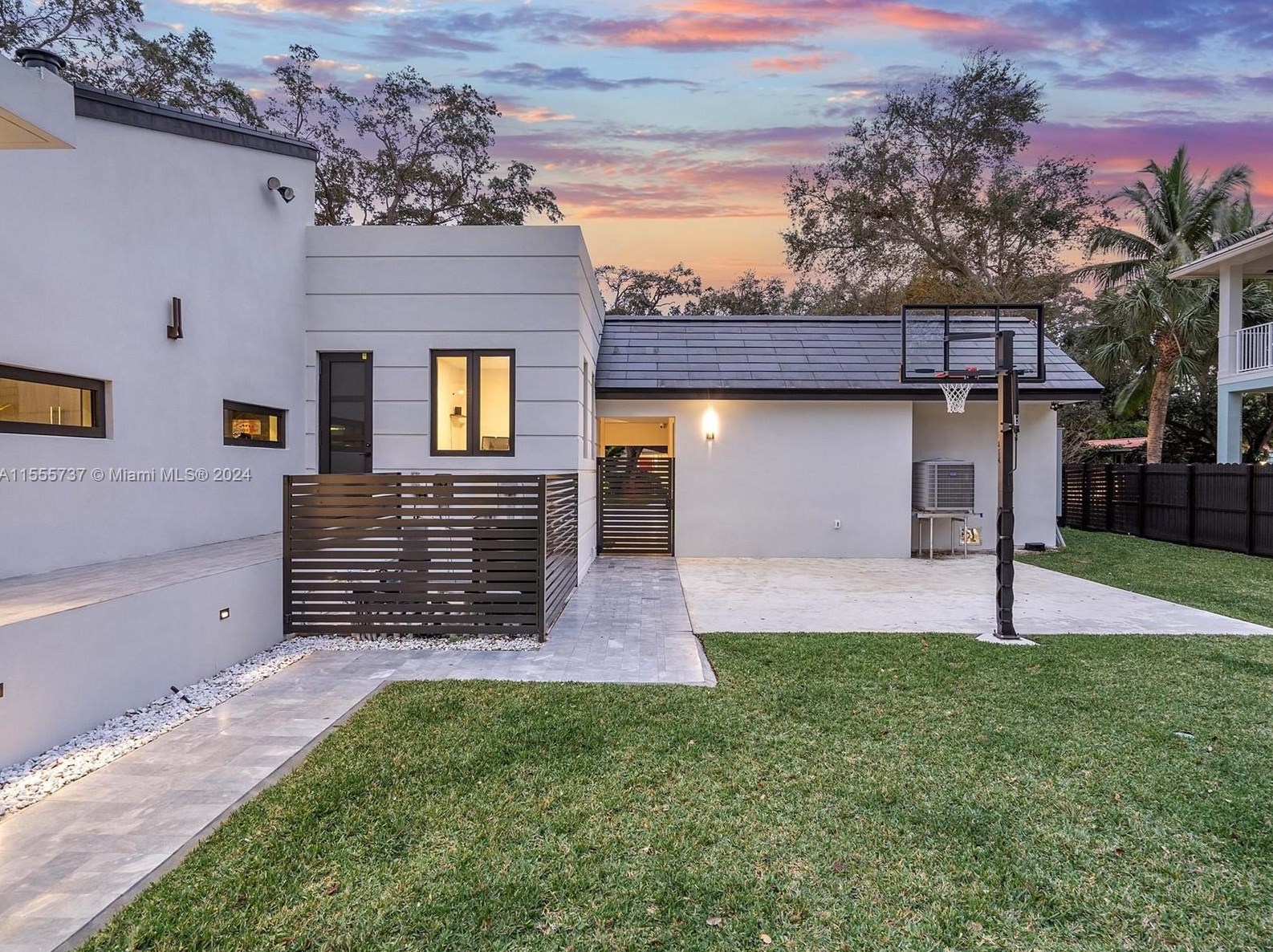 1245 94 St, Miami FL 33138-2947 exterior