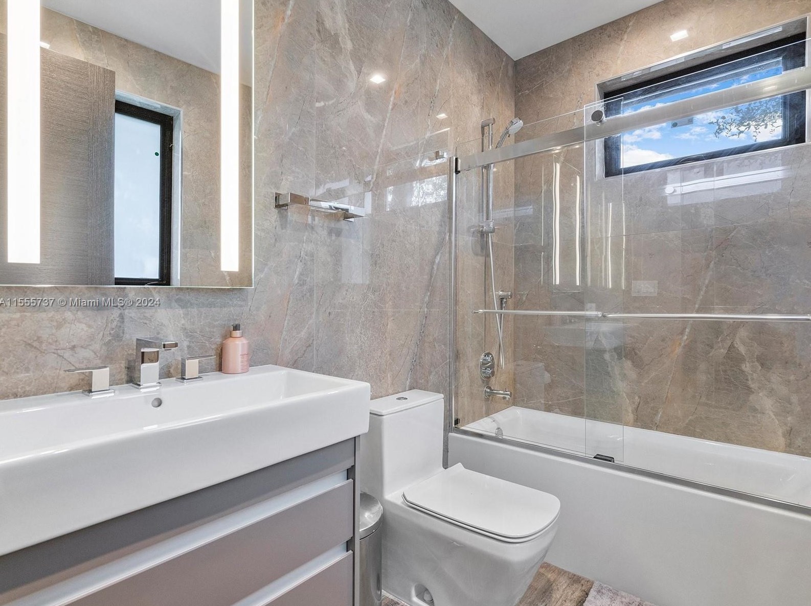 1245 94 St, Miami FL 33138-2947 exterior