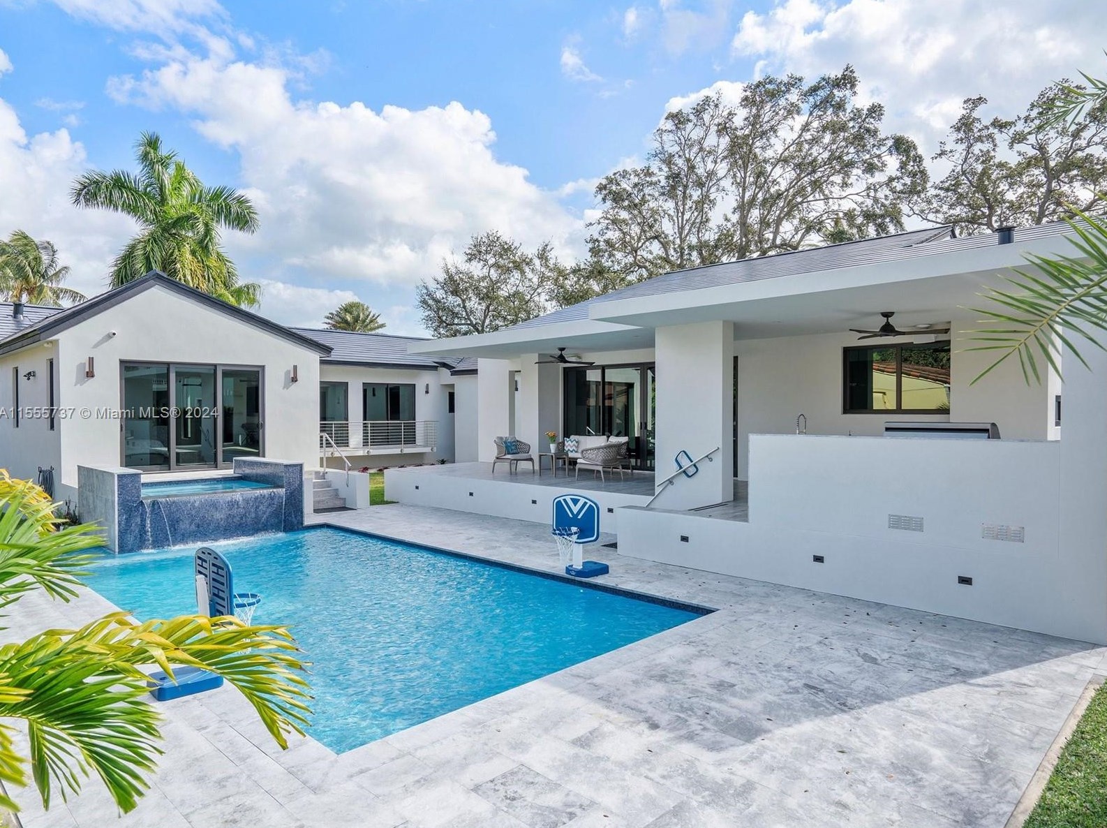 1245 94 St, Miami FL 33138-2947 exterior